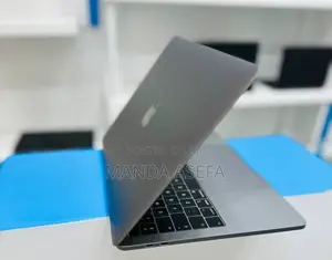New Laptop Apple MacBook Pro 2019 16GB Intel Core I7 SSD 256GB