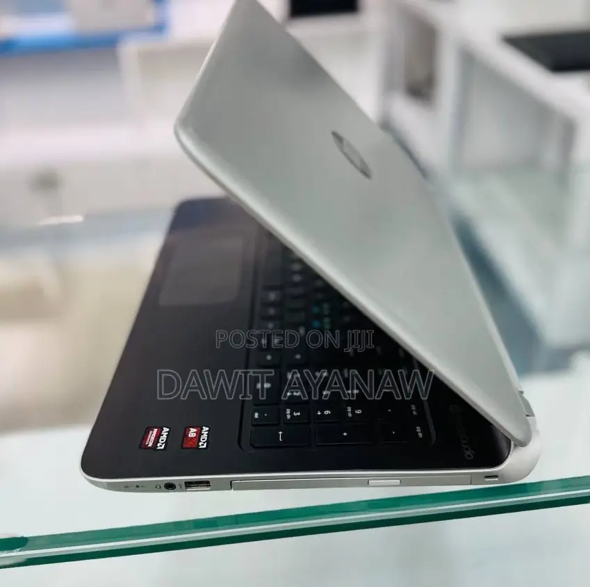 New Laptop HP Pavilion 15 8GB AMD A8 HDD 1T