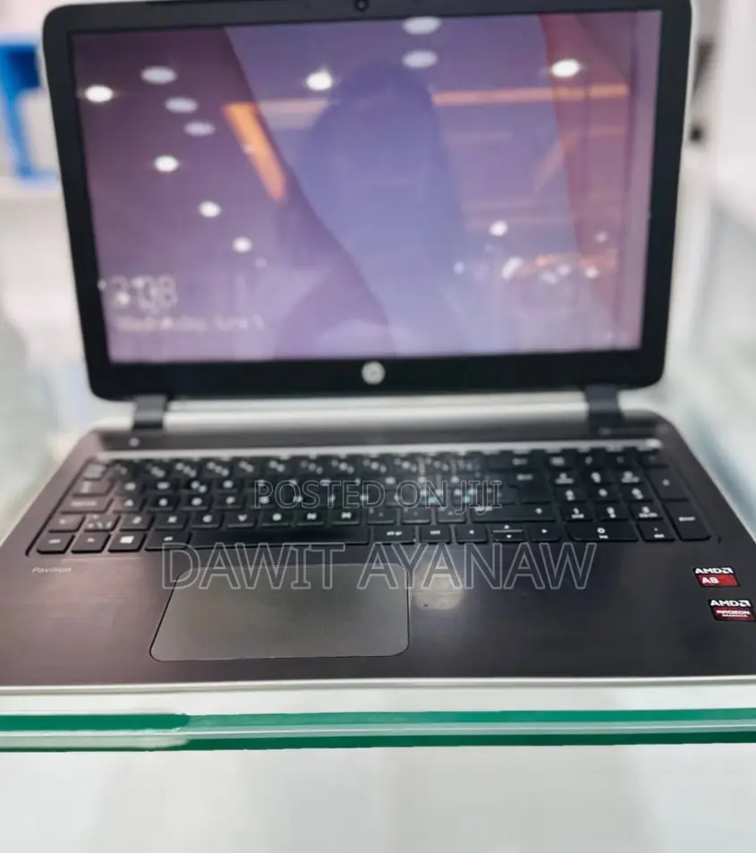 New Laptop HP Pavilion 15 8GB AMD A8 HDD 1T