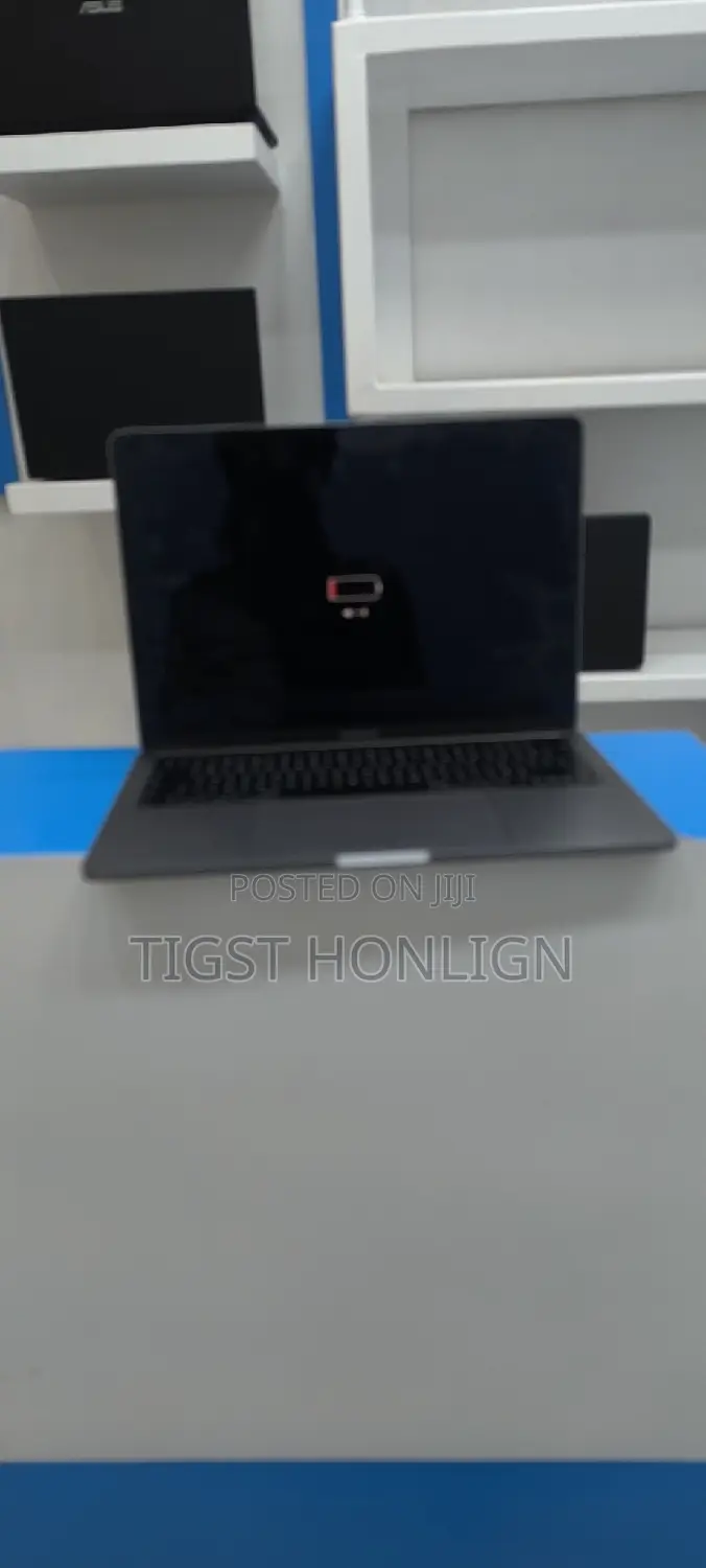 New Laptop Apple MacBook 2019 16GB Intel Core I7 SSD 256GB