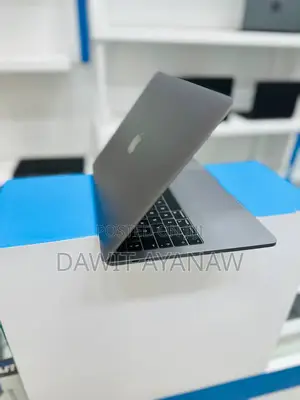 New Laptop Apple MacBook Pro 2019 16GB Intel Core I7 SSD 256GB