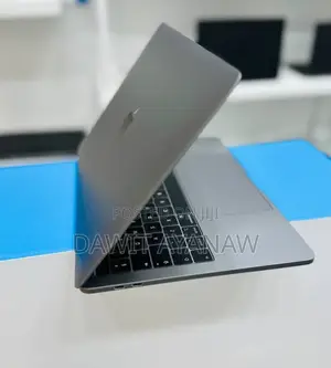 New Laptop Apple MacBook Pro 2019 16GB Intel Core I7 SSD 256GB