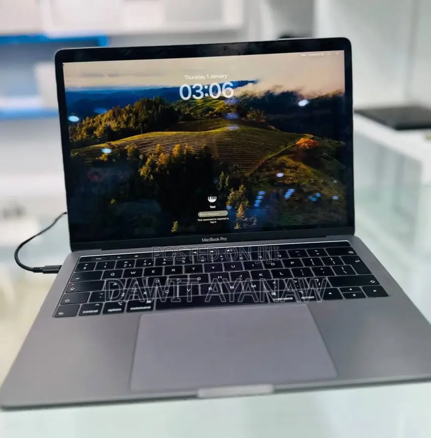 New Laptop Apple MacBook Pro 2019 16GB Intel Core I7 SSD 256GB