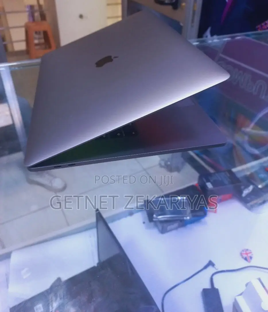 New Laptop Apple MacBook Pro 2019 16GB Intel Core I9 SSD 256GB