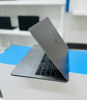 New Laptop Apple MacBook Pro 2019 16GB Intel Core I7 SSD 256GB