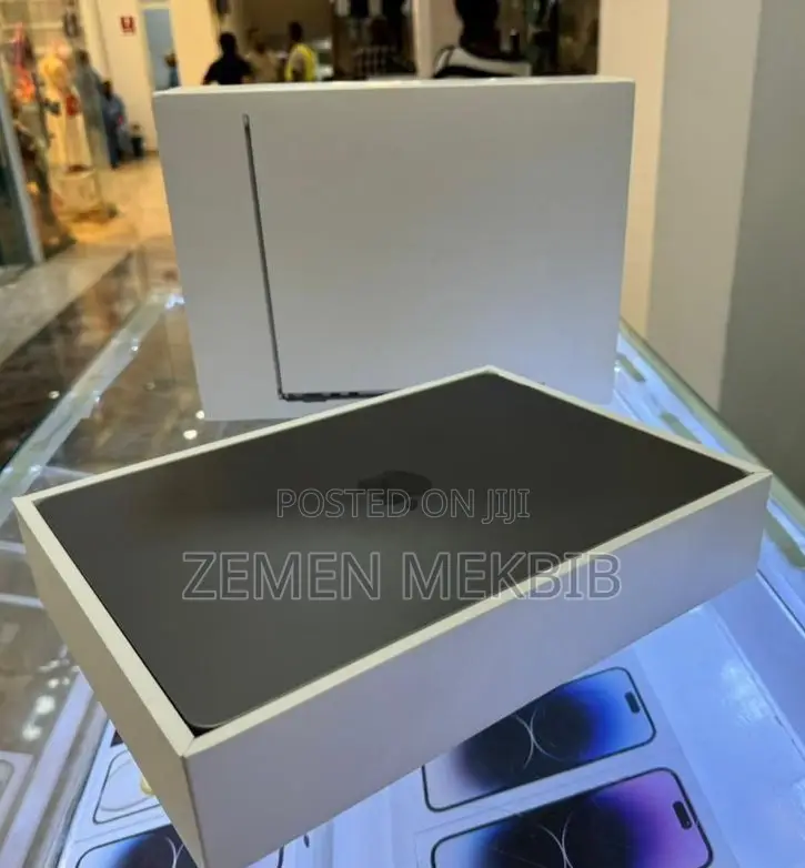 New Laptop Apple MacBook Pro M1 8GB Intel Core i9 SSD 256GB