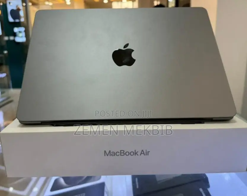 New Laptop Apple MacBook Pro M1 8GB Intel Core i9 SSD 256GB