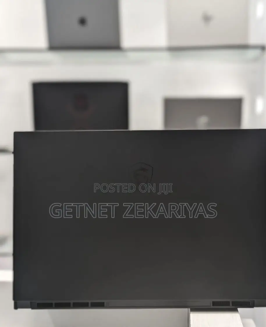 New Laptop MSI Creator 17 B11ue-224 16GB Intel Core I7 SSD 1T