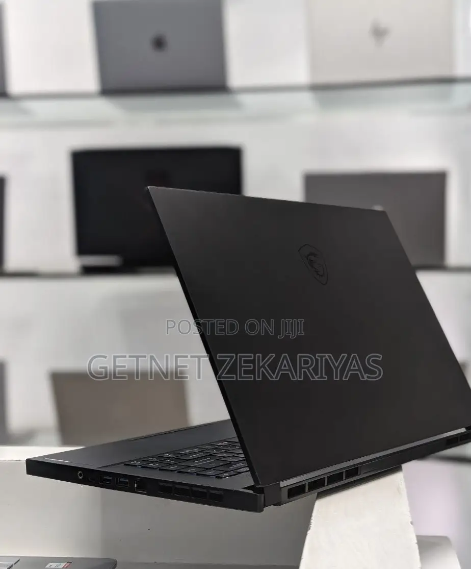 New Laptop MSI Creator 17 B11ue-224 16GB Intel Core I7 SSD 1T