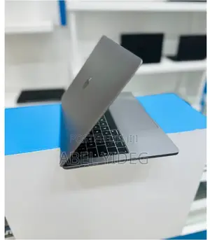 New Laptop Apple MacBook Pro 2019 16GB Intel Core I7 SSD 256GB