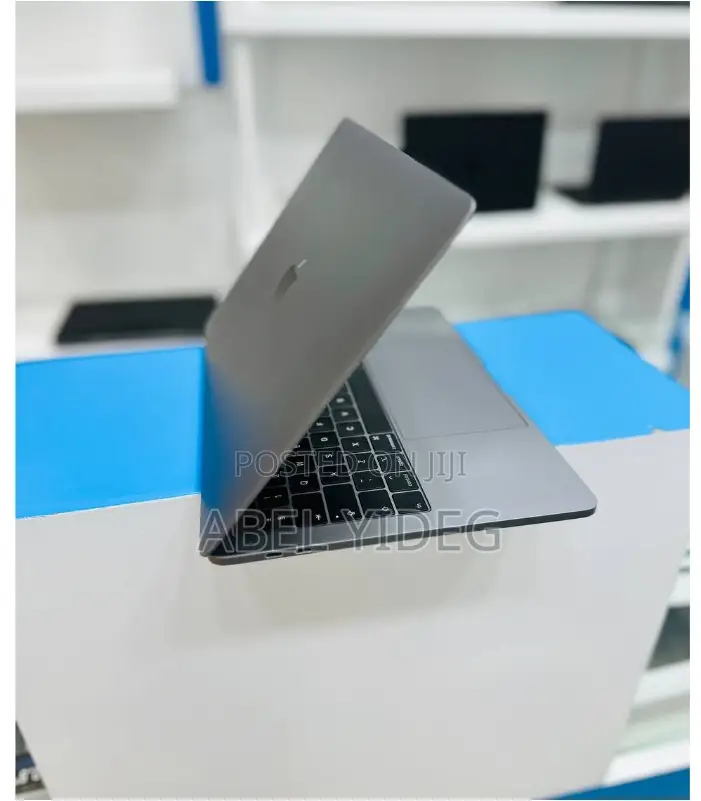 New Laptop Apple MacBook Pro 2019 16GB Intel Core I7 SSD 256GB