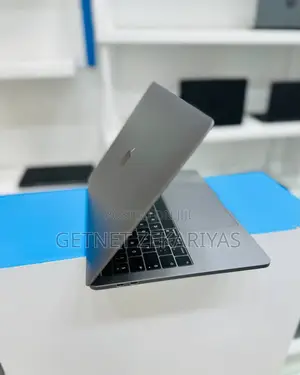 New Laptop Apple MacBook Pro 2019 16GB Intel Core I7 SSD 256GB