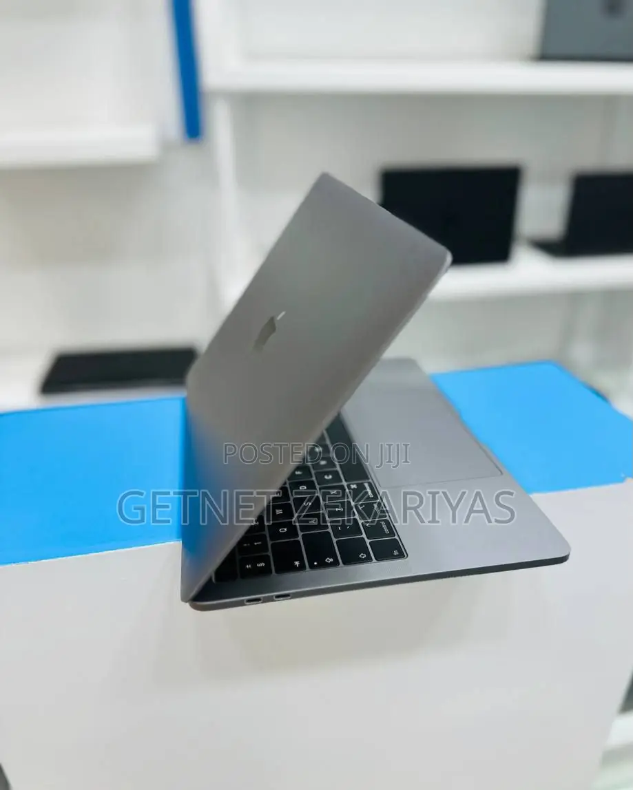 New Laptop Apple MacBook Pro 2019 16GB Intel Core I7 SSD 256GB