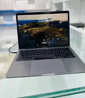 New Laptop Apple MacBook Pro 2019 16GB Intel Core I7 SSD 256GB