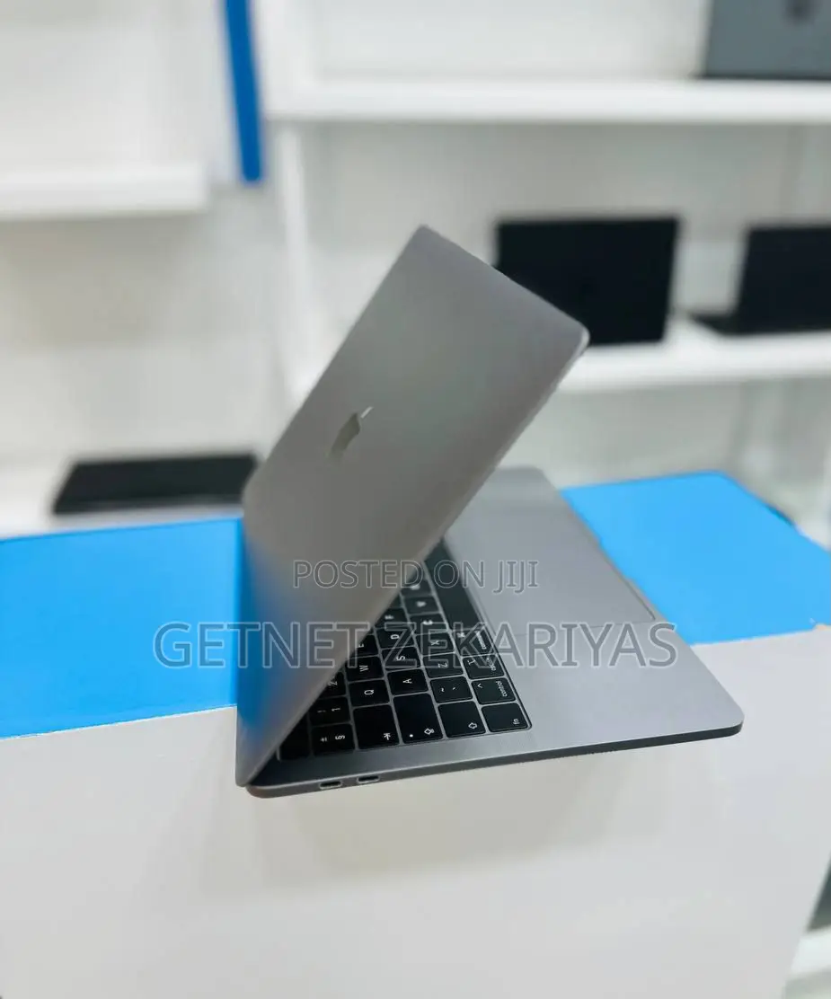 New Laptop Apple MacBook Pro 2019 16GB Intel Core I7 SSD 256GB