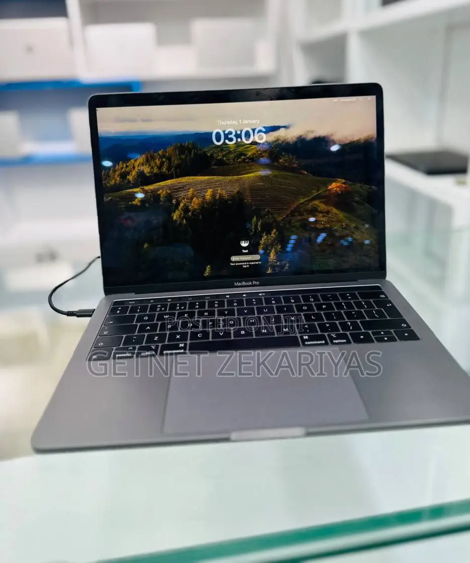 New Laptop Apple MacBook Pro 2019 16GB Intel Core I7 SSD 256GB