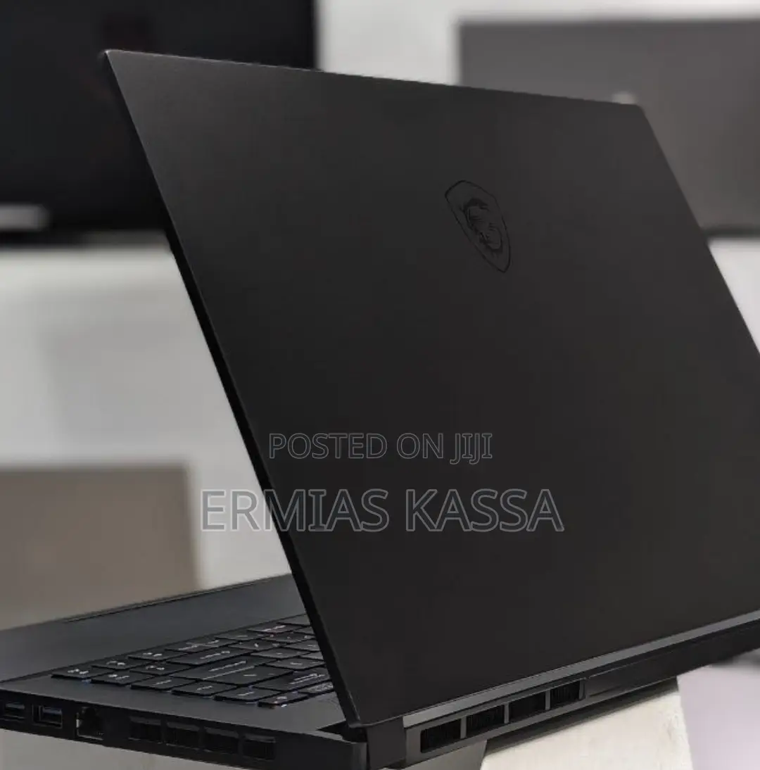 New Laptop MSI Creator 17 B11ue-224 16GB Intel Core I7 SSD 1T