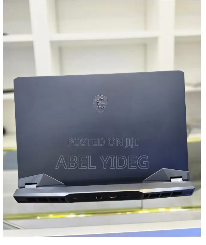 Laptop MSI Raider GE76 12UGS 18GB Intel Core I7 SSD 1T