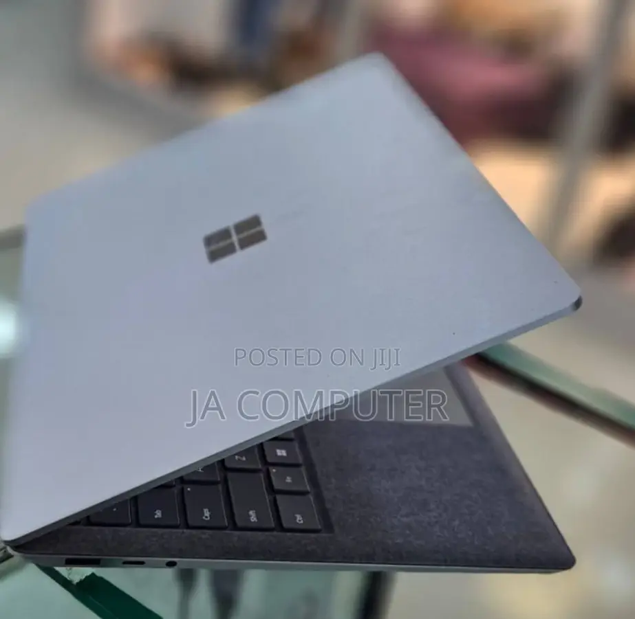 New Laptop Microsoft Surface 8GB Intel Core I5 SSD 256GB
