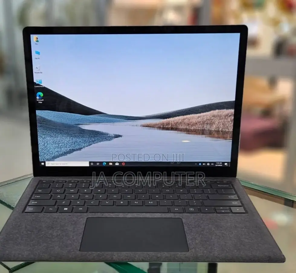 New Laptop Microsoft Surface 8GB Intel Core I5 SSD 256GB