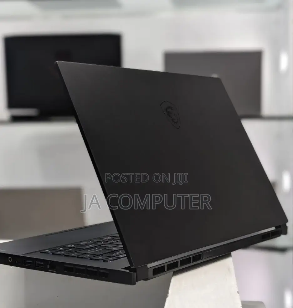 New Laptop MSI Creator 17 B11ue-224 16GB Intel Core I7 SSD 512GB