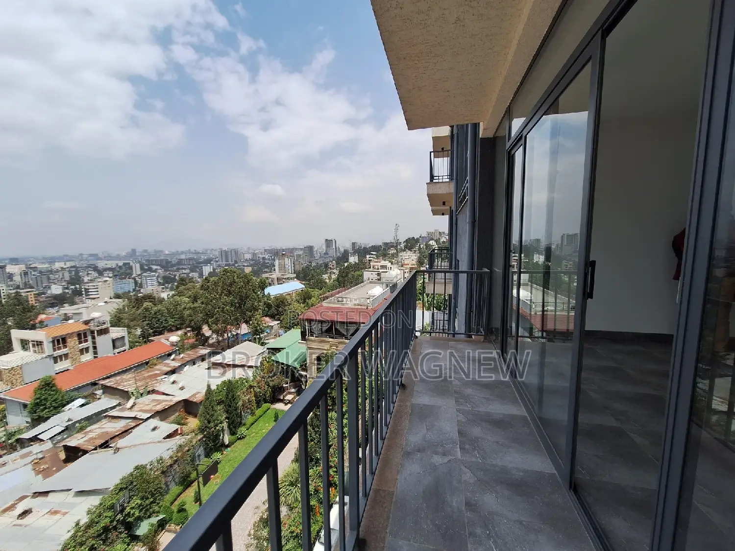 3bdrm Apartment in Yeka for rent