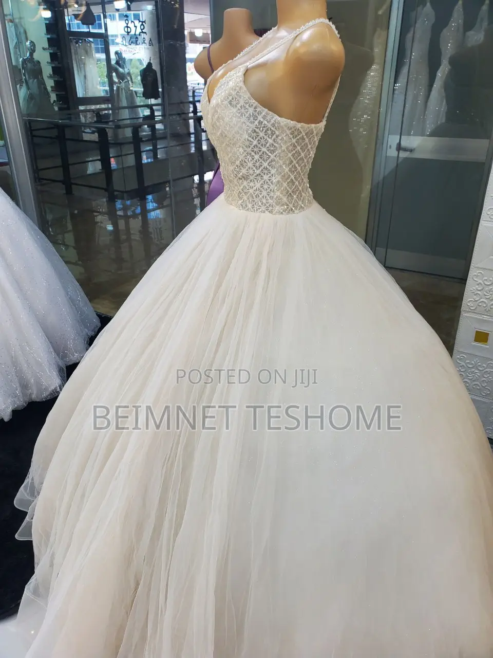 የሚሸጥ የሙሽራ ቬሎ