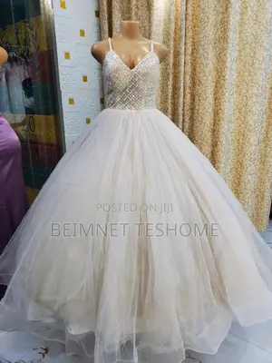 የሚሸጥ የሙሽራ ቬሎ