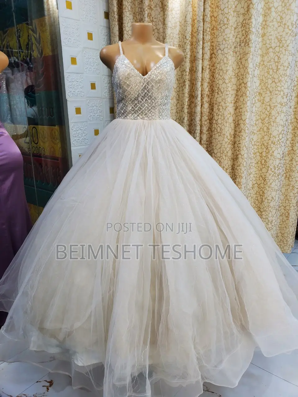 የሚሸጥ የሙሽራ ቬሎ