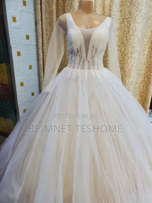 የሚሸጥ የሙሽራ ቀሚስ ቬሎ ዘመናዊ እና ቆንጆ