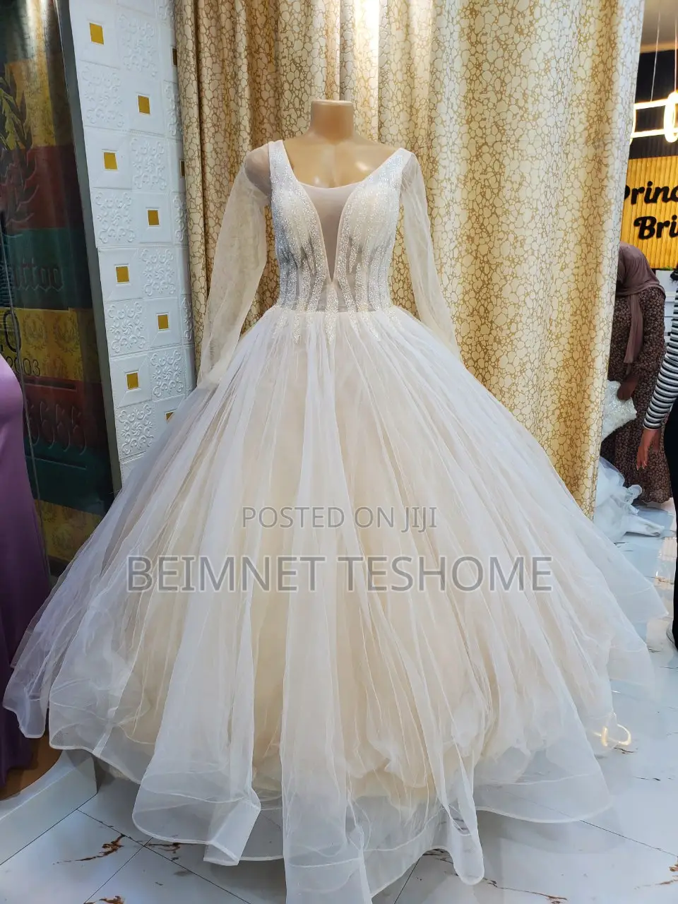 የሚሸጥ የሙሽራ ቀሚስ ቬሎ ዘመናዊ እና ቆንጆ