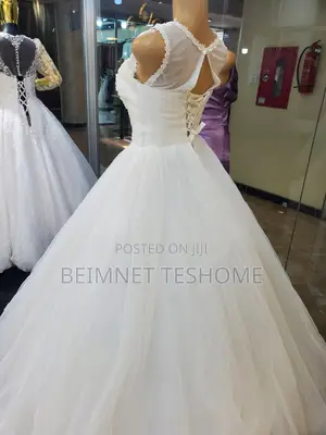 Photo - የሚሸጥ የሙሽራ ቀሚስ ቬሎ ዘመናዊ እና ቆንጆ