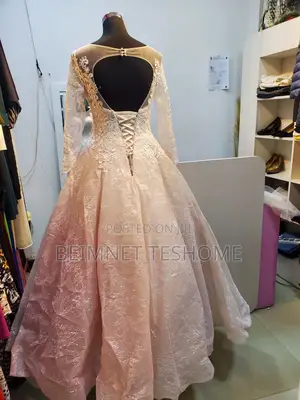 Photo - የሚሸጥ የሙሽራ ቀሚስ ቬሎ ዘመናዊ እና ቆንጆ