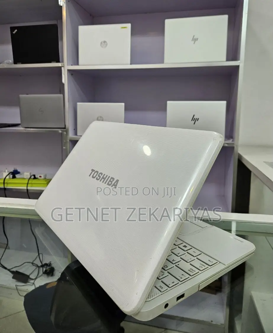 New Laptop Toshiba Satellite C850 4GB Intel Core I5 HDD 500GB