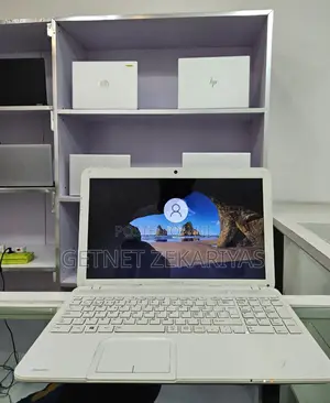 New Laptop Toshiba Satellite C850 4GB Intel Core I5 HDD 500GB