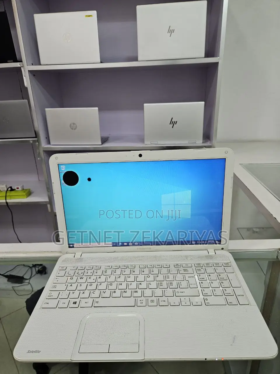 New Laptop Toshiba Satellite C850 4GB Intel Core I5 HDD 500GB