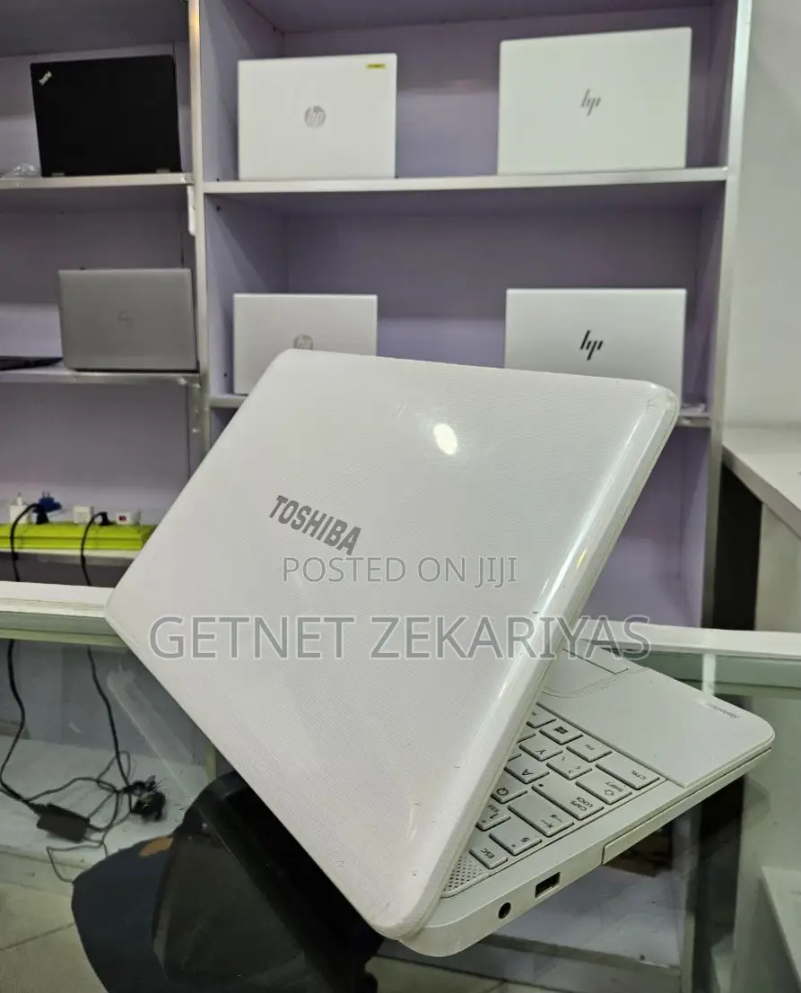 New Laptop Toshiba Satellite C850 4GB Intel Core I5 HDD 500GB