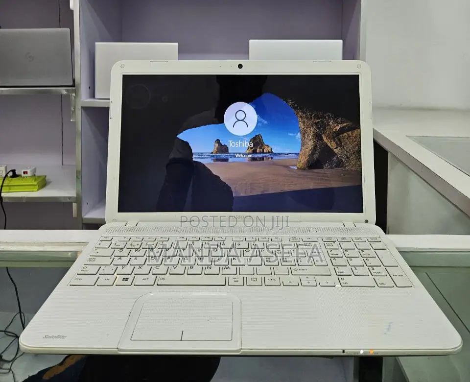 New Laptop Toshiba Satellite C855 4GB Intel Core I5 HDD 500GB