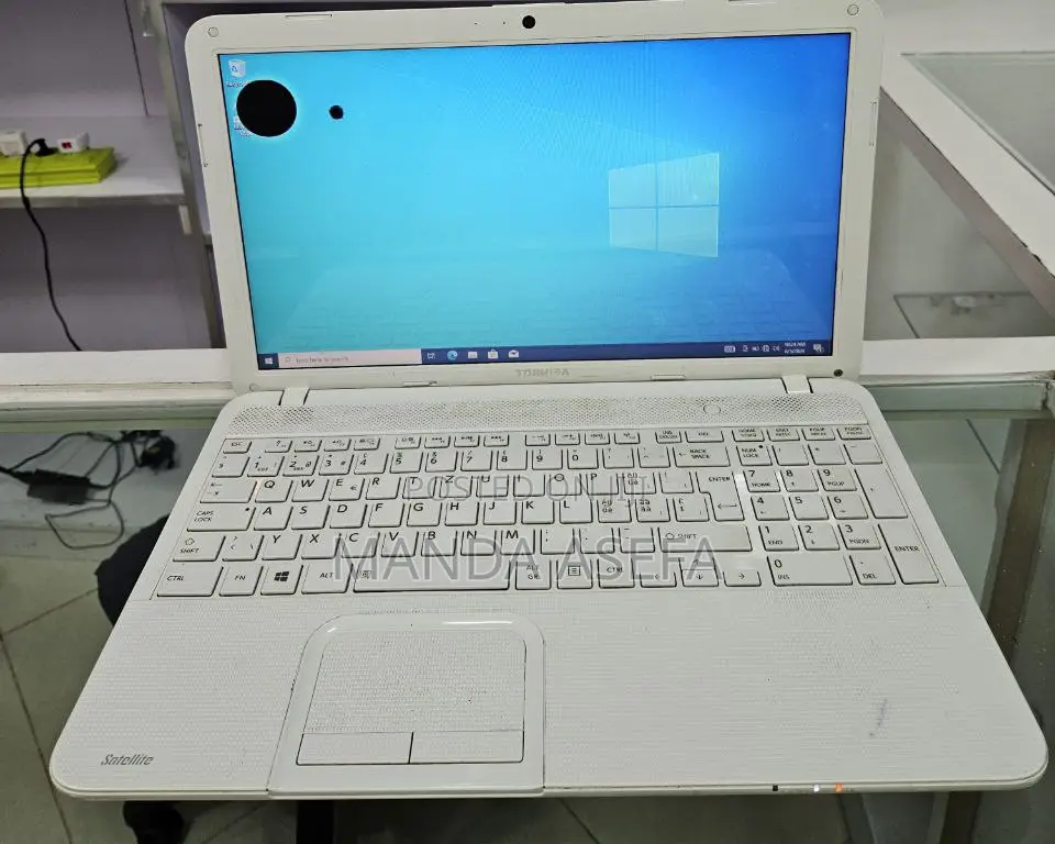 New Laptop Toshiba Satellite C855 4GB Intel Core I5 HDD 500GB