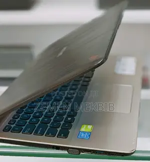 New Laptop Asus 4GB Intel Xeon HDD 1T