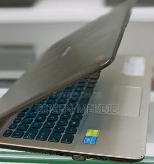 New Laptop Asus 4GB Intel Xeon HDD 1T