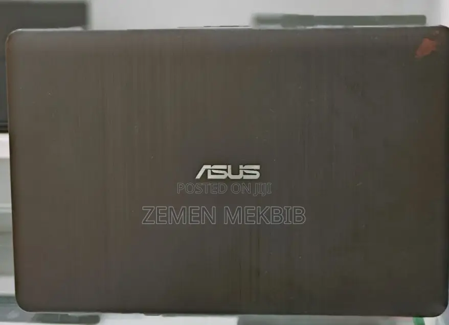 New Laptop Asus 4GB Intel Xeon HDD 1T