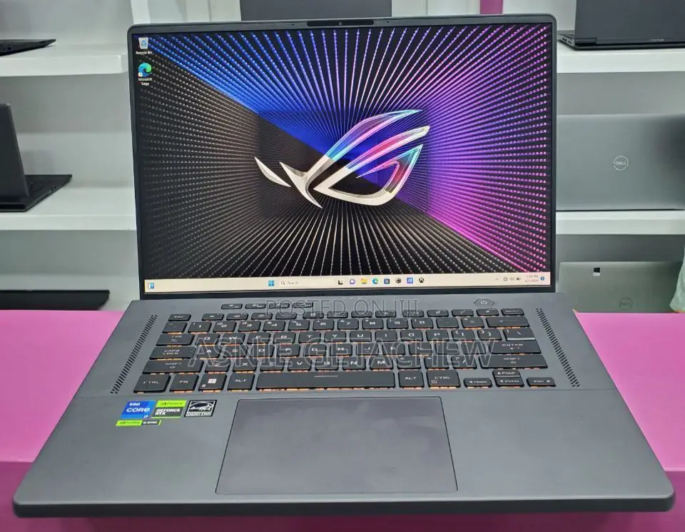 New Laptop Asus ROG Zephyrus G16 16GB Intel Core I7 SSD 1T
