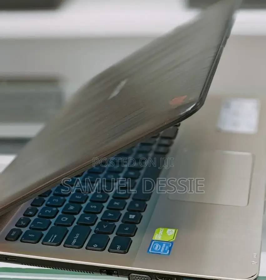 Laptop Asus 4GB Intel HDD 1T