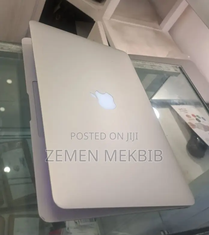 New Laptop Apple MacBook Air 2015 8GB Intel Core i5 SSD 128GB