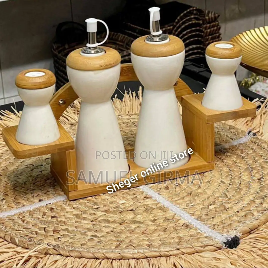 ~ 4 Set Seasoning Bottles With Bamboo Stand