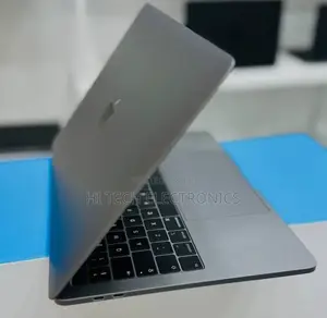New Laptop Apple MacBook Pro 2019 16GB Intel Core I7 SSD 256GB
