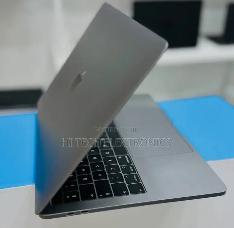 New Laptop Apple MacBook Pro 2019 16GB Intel Core I7 SSD 256GB