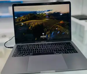 New Laptop Apple MacBook Pro 2019 16GB Intel Core I7 SSD 256GB