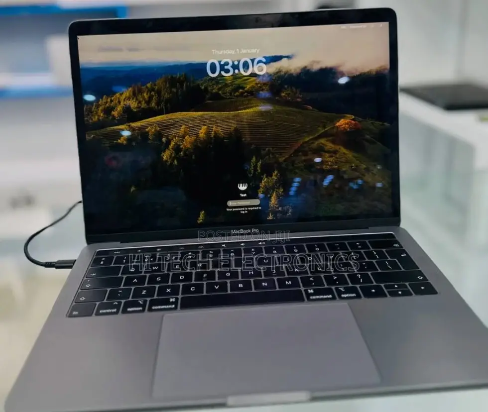 New Laptop Apple MacBook Pro 2019 16GB Intel Core I7 SSD 256GB